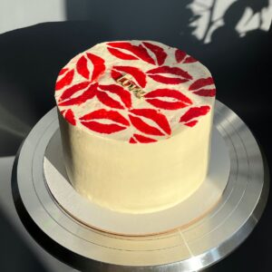 Sweet Love Kiss Cake